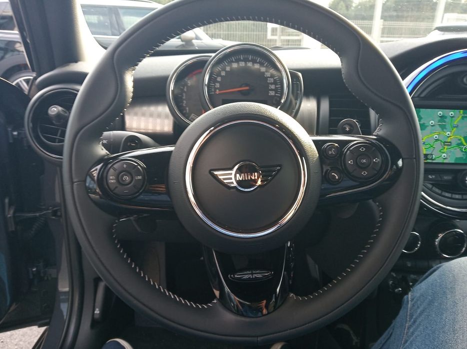 Mini Cooper SD - Potência e Estilo, com Km de Fazer Inveja!