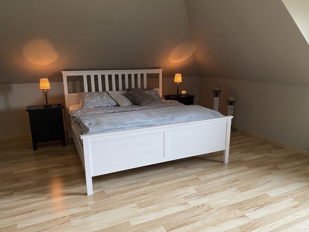 Łóżko sypialniane drewniane