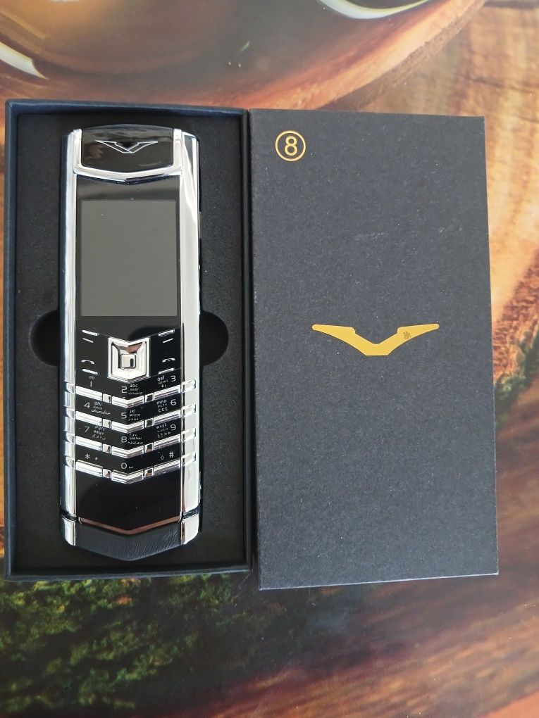 Продам Vertu Signature