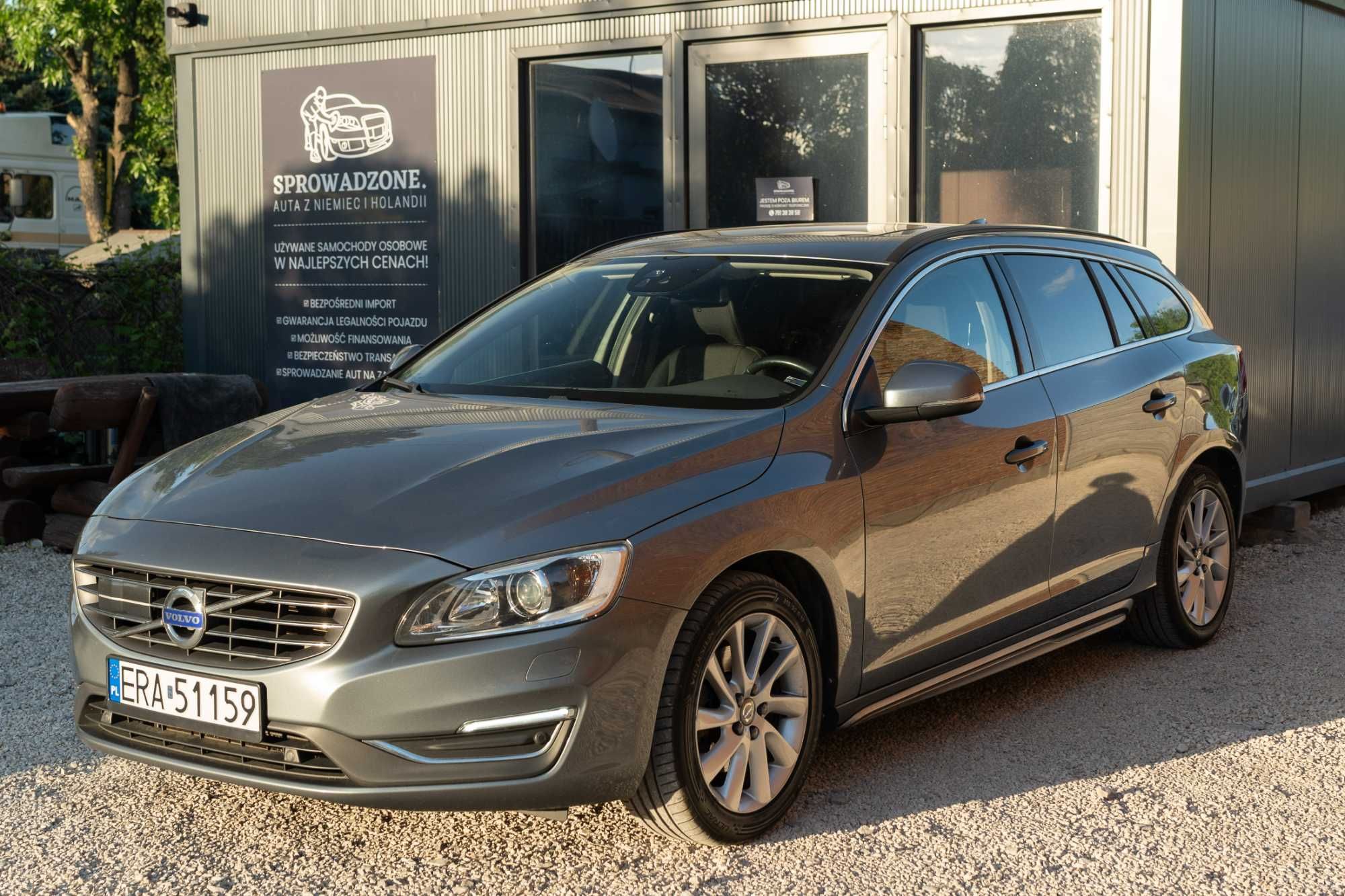 Volvo V60 2.0 D3 150 KM * MOMENTUM * bi-xenon * BLIS * radar * zadbane