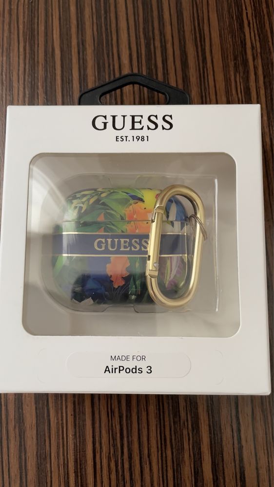 Чехол оригинал Guess  на наушники AirPods 3