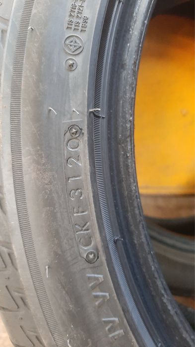 Продам резину BRIDGESTONE 235/45 R18
