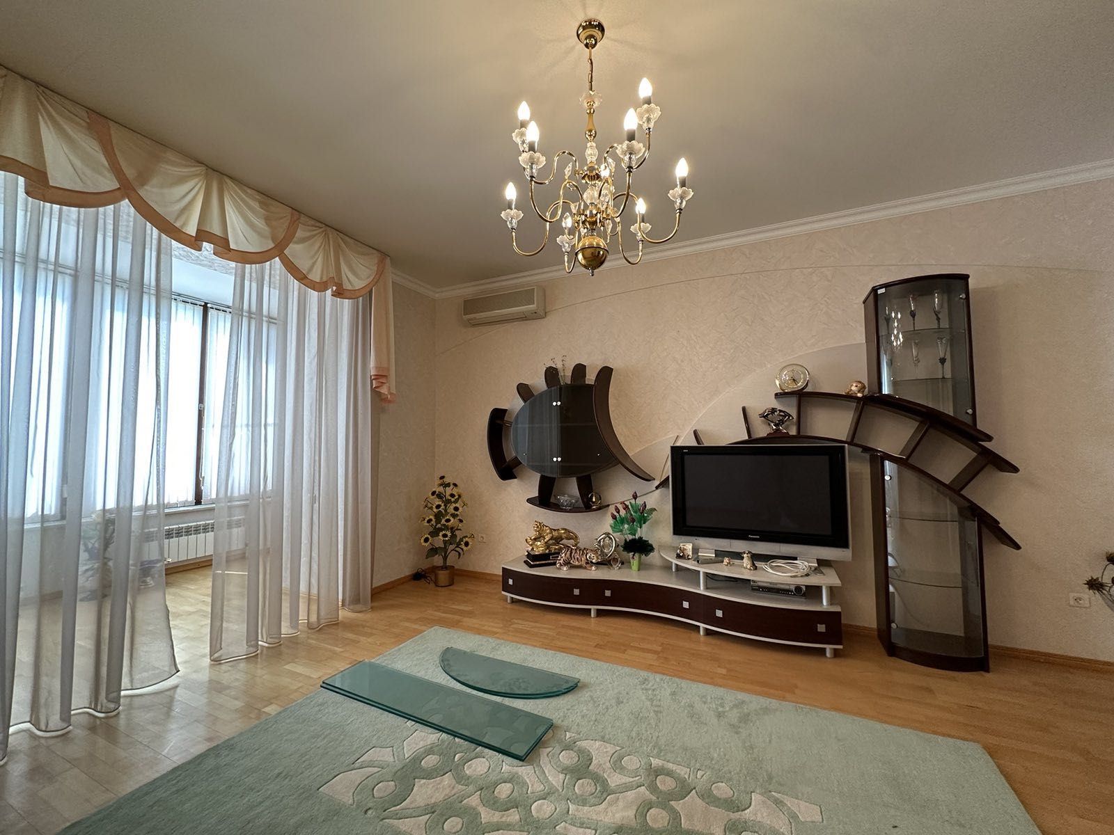 Продам 3х комнатную квартиру с паркингом на Французском б-ре.ремонт