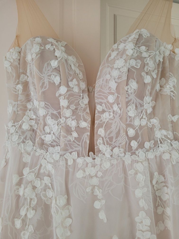 Suknia ślubna sukienka boho listeczki Celeste aplikacje 3D Światły