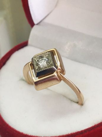 Кольцо золоте з діамантом золотое с бриллиантом