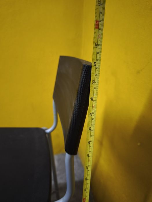 Banco Alto com encosto cinza/preto 63 cm