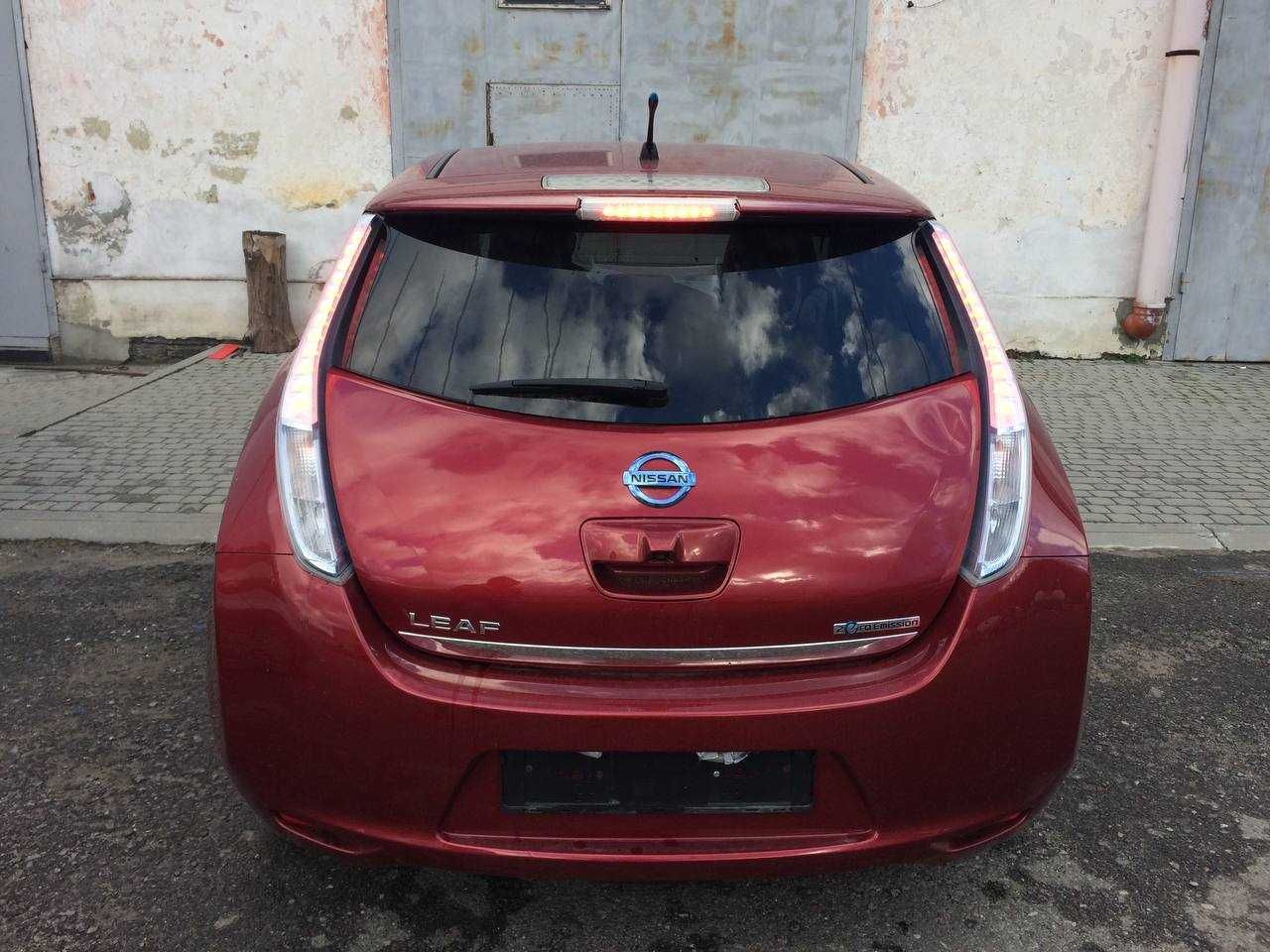 Nissan Leaf 2012   лобове скло , ляда , бокові вікна, форточка