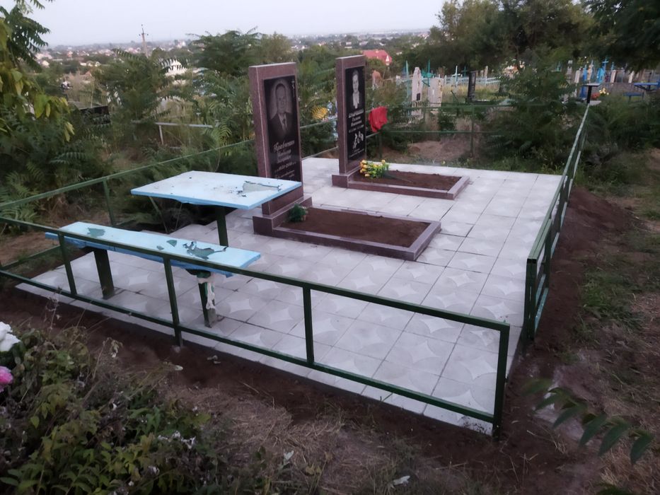 Памятники всех видов Днепр
Гранит, бетон. 
Столы, лавочки, ограды(бето