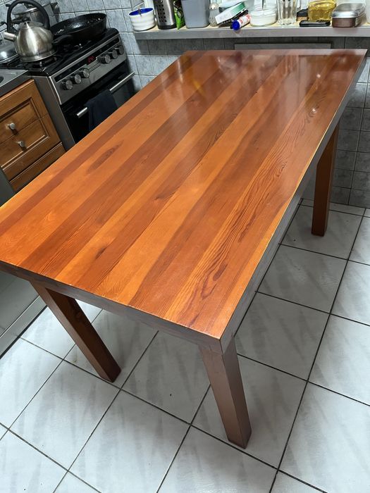 Stół i cztery krzesła