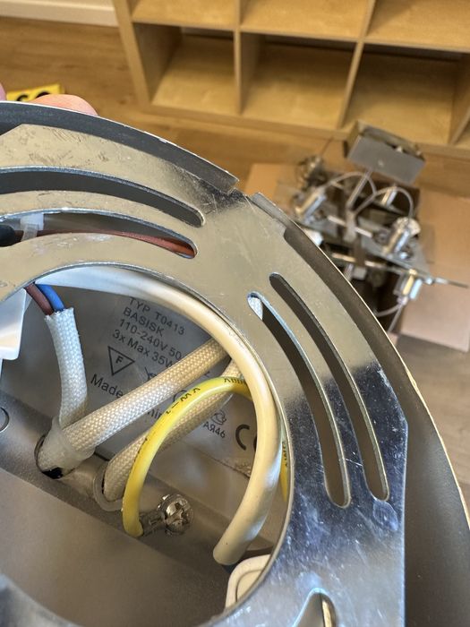 Lampa sufitowa ikea Basisk niklowana białe 3 lampy GU 10