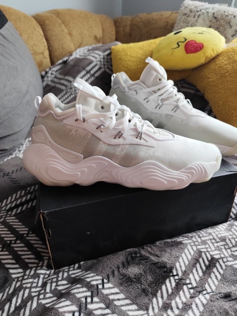 Buty Adidas Trae Young 3