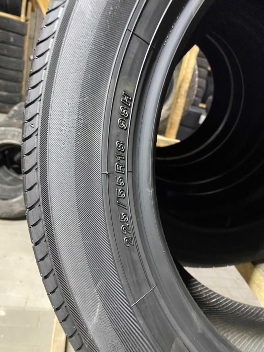 Літні шини 225/55R18 98H YOKOHAMA BluEarth E70 7-7.5мм 19рік