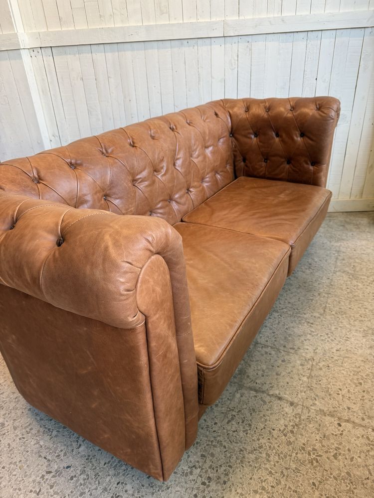Sofa chesterfield em pele 3 lugares