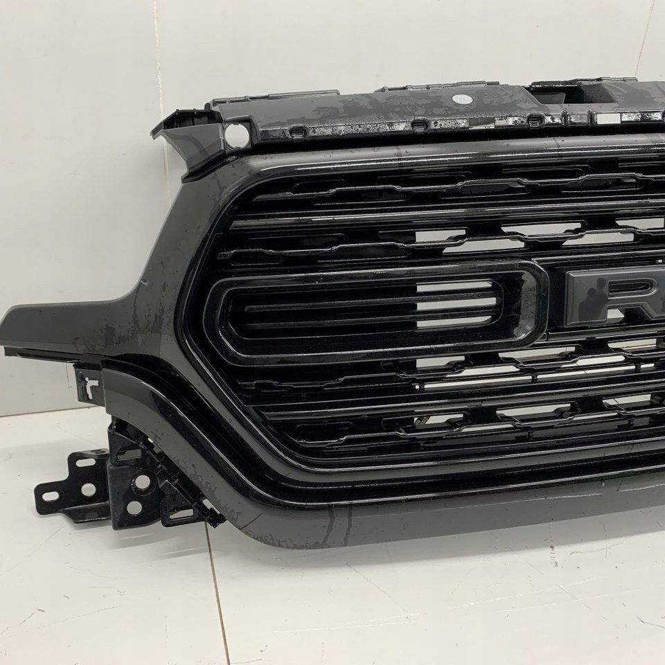 Atrapa grill czarny przód przedni kamera Dodge Ram V 1500 Limited 22r