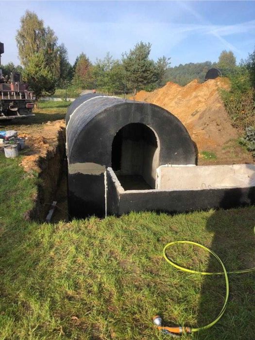 Piwniczka betonowa półokrągła ze schodami Piwnica ogrodowa Ziemianka