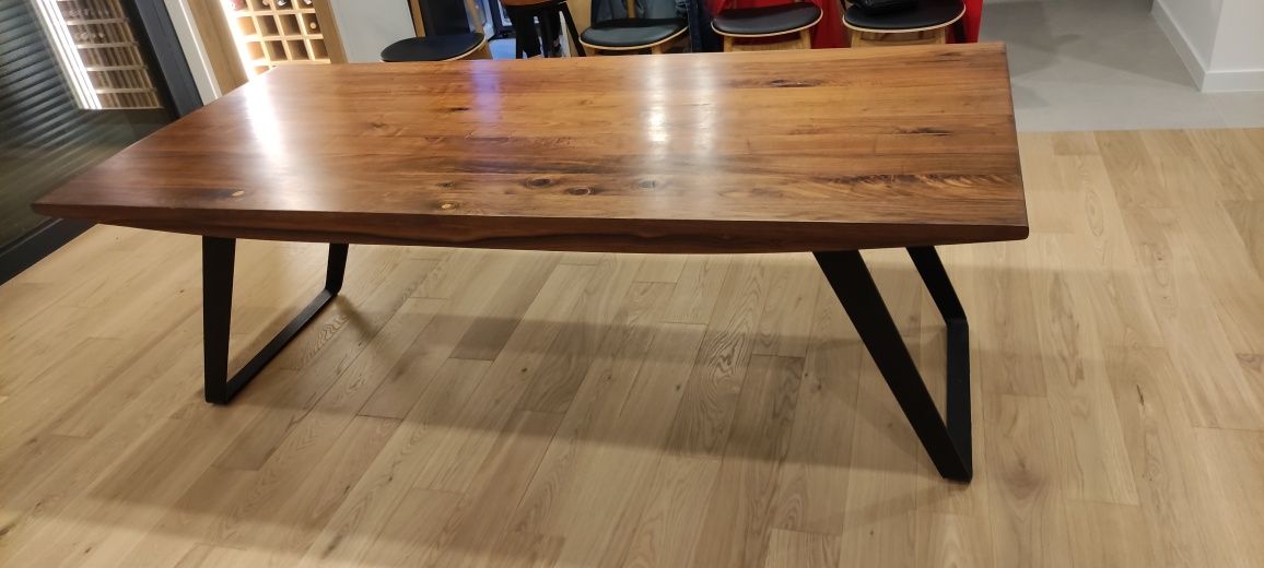 Stół do salonu loftowy