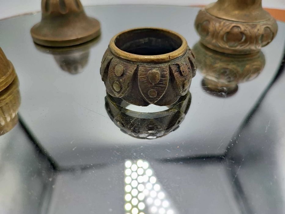 Przedwojenna mosiężna część do żyrandol kinkietu środek,kielich,cena 1