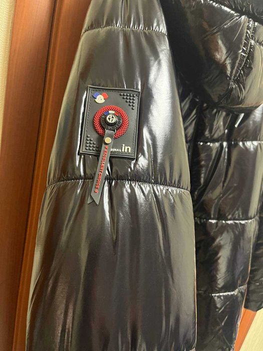 Жіночий лаковий пуховик