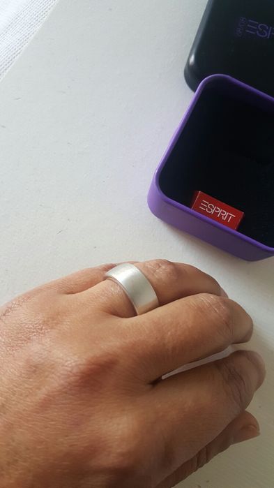 Anel novo. Gravação no interior "love always"
Nunca utilizada