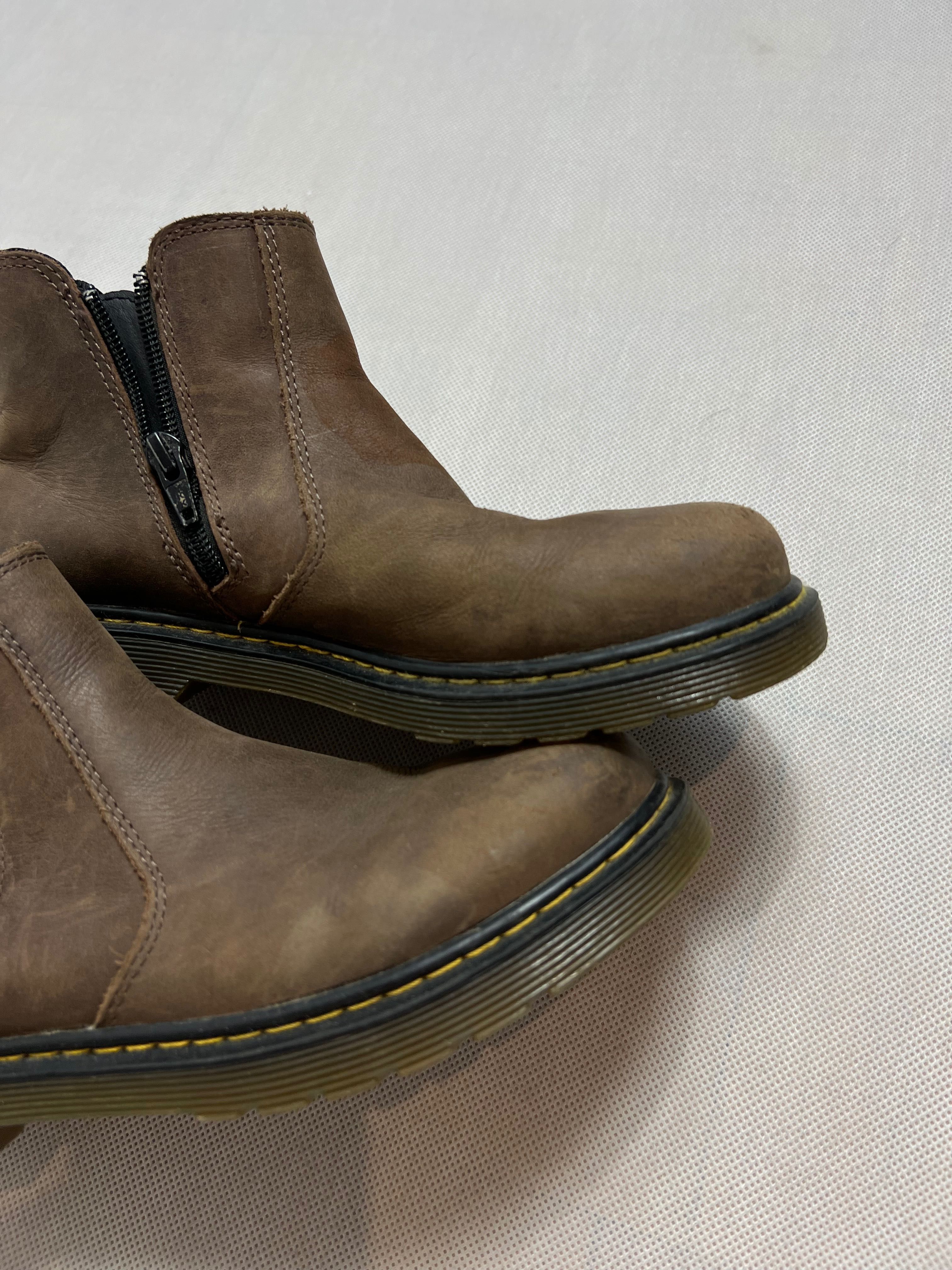 buty Dr. Martens brown