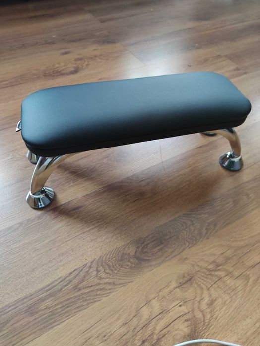 Манікюр на підставка під руки Air max