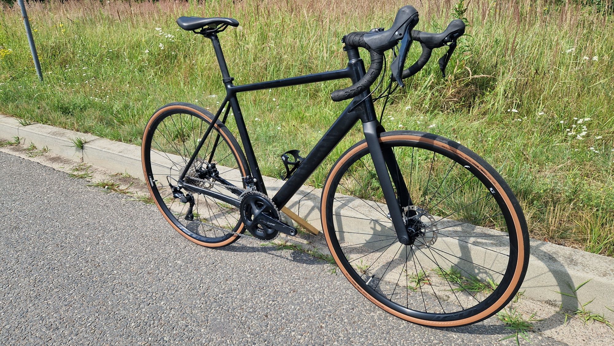 Canyon Endurace AL Disc - L / 57 - Shimano 105 2x11 / Fulcrum