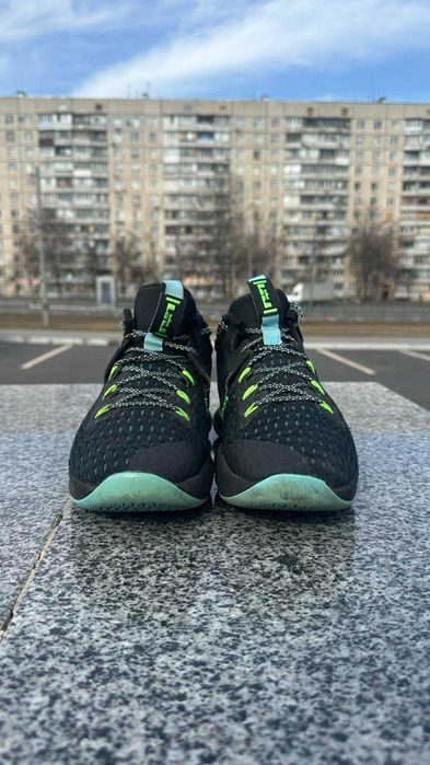 #2769 Nike LeBron Witness V [US 9 |27 cm]
