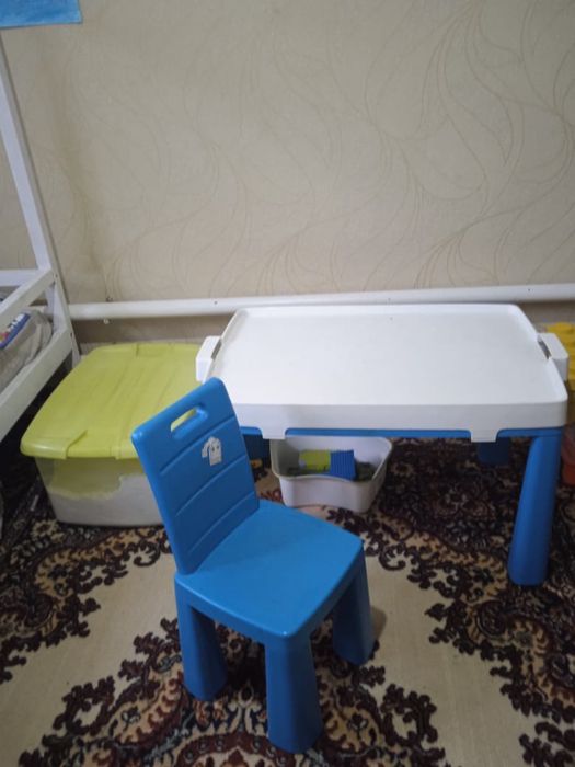 Дитячий столик зі стільцем