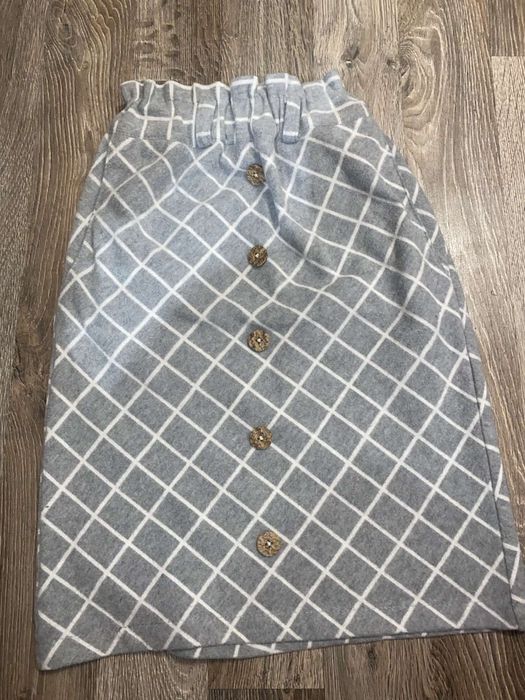 Юбка серая с белым клетчатым узором