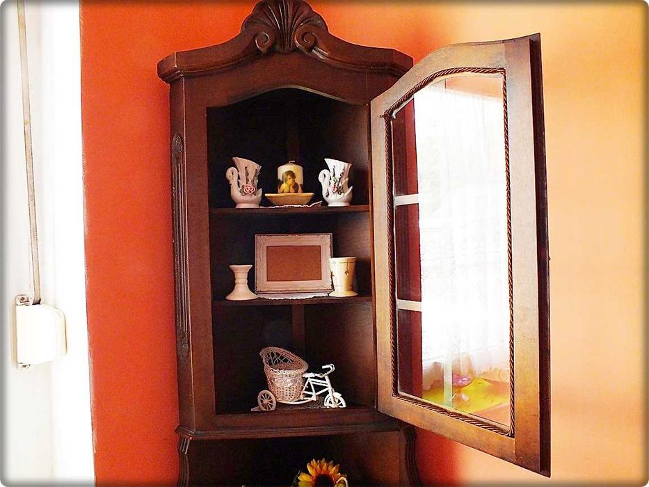 Stara Witryna narożna drewniana, Gablota rzeźbiona Ciemne drewno