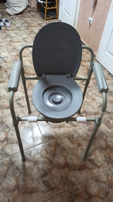 Стул-туалет  с санитарным оборудованием регулируемый