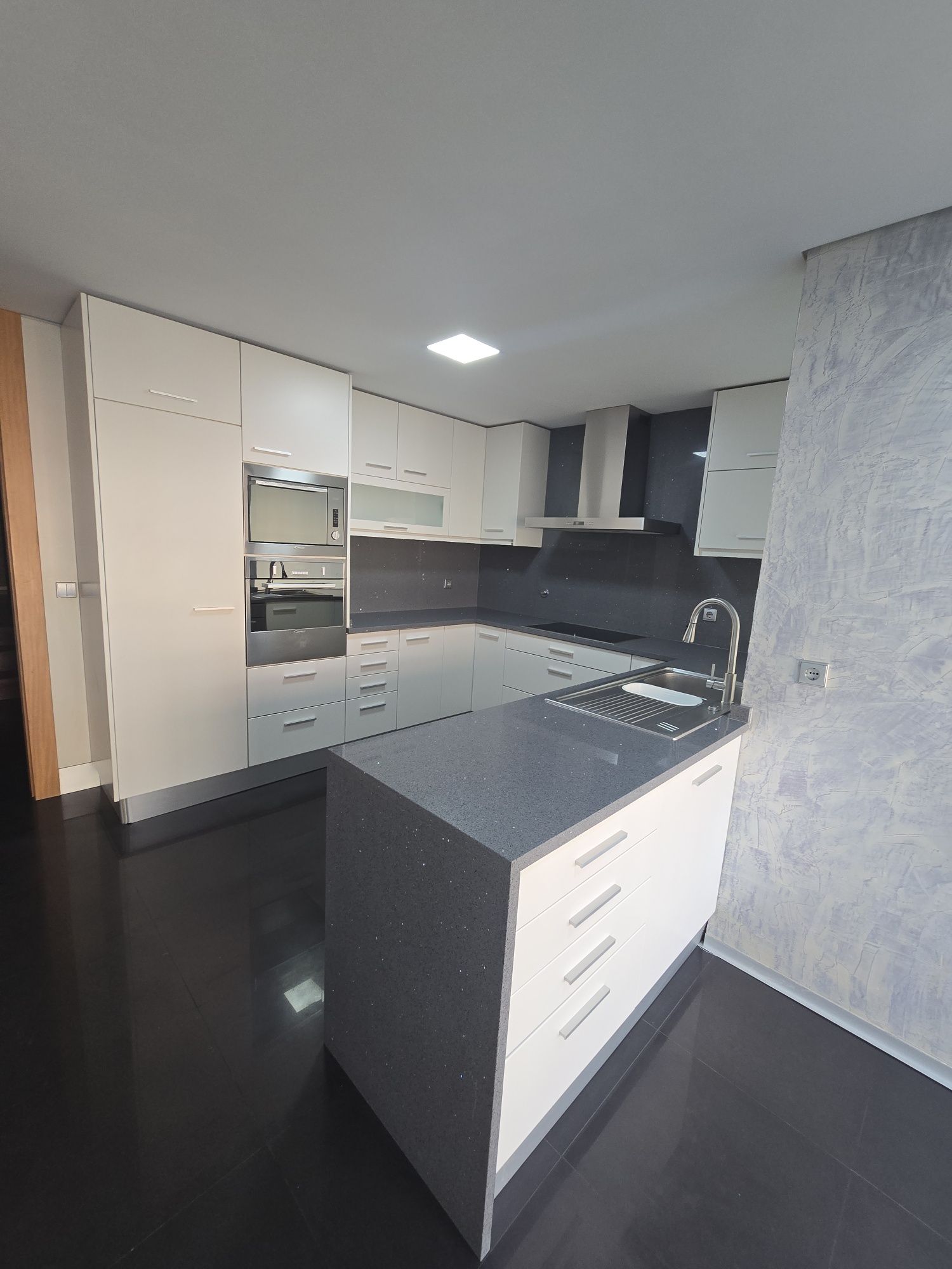Apartamento T3 semi-novo