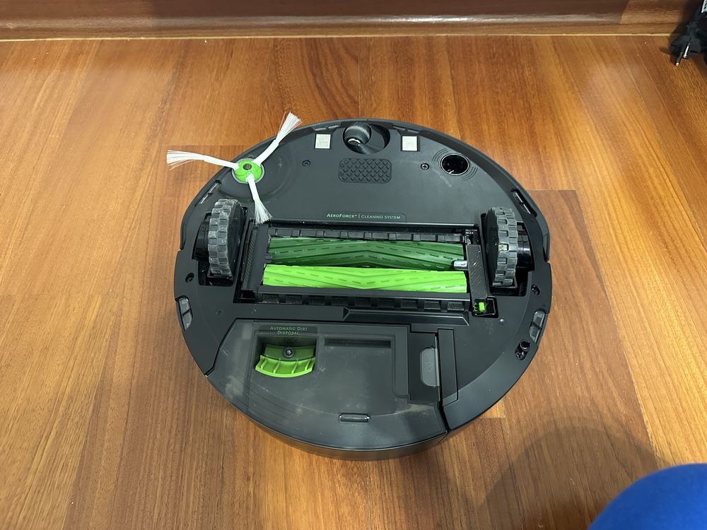 iRobot Roomba J7+ zestaw + filtry i rolki , worki i dodatkowa stacja ł