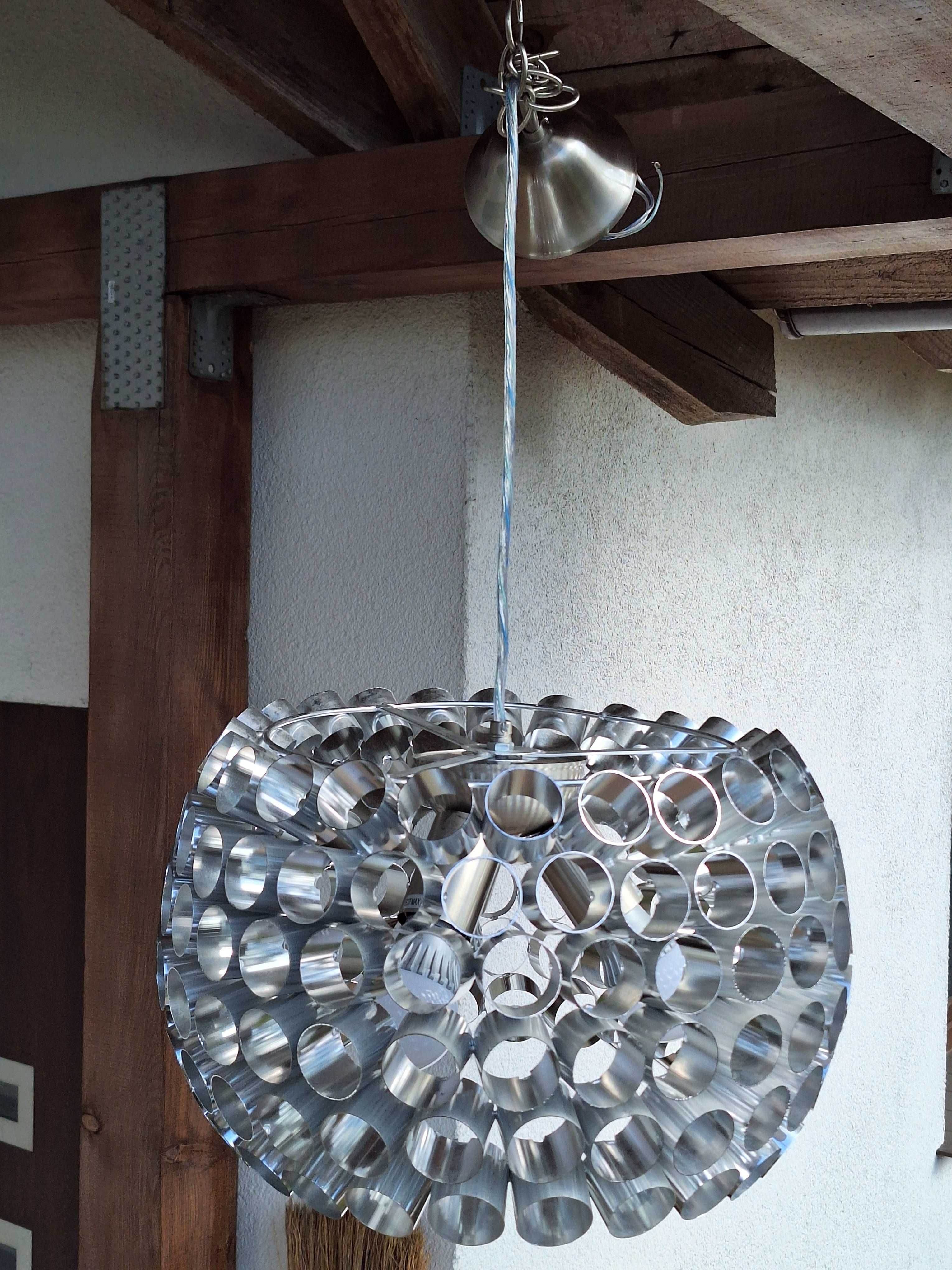 Lampa wisząca wyjątkowo nowoczesny projekt lampy