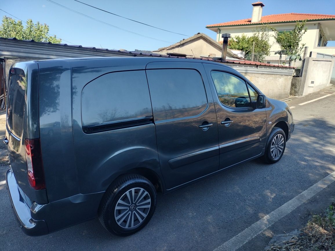 Peugeot partner de 2017 com 178 mim km Atensao Versão Longa