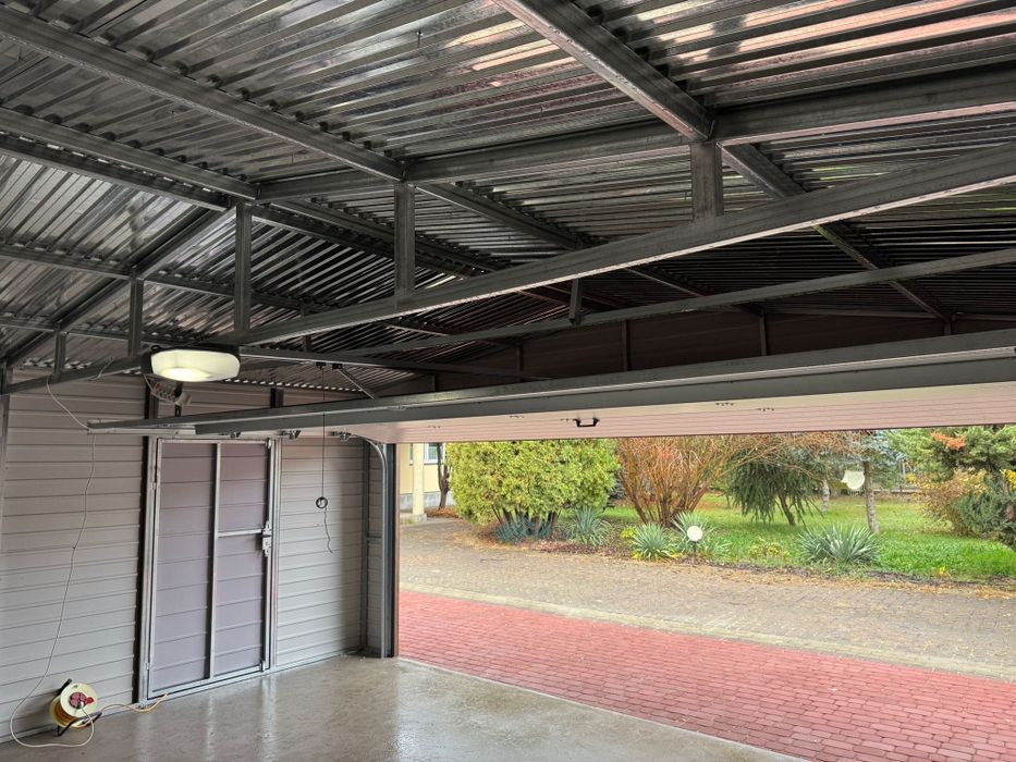 Garaż z bramą segmentową premium