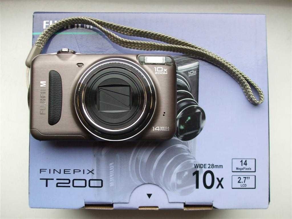 Fujifilm T200,14MPixeis,HD Movie,10xoptico;Panorama; ler anuncio