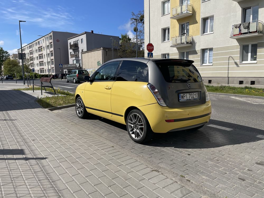 Lancia Ypsilon Sport MOMO DESIGN