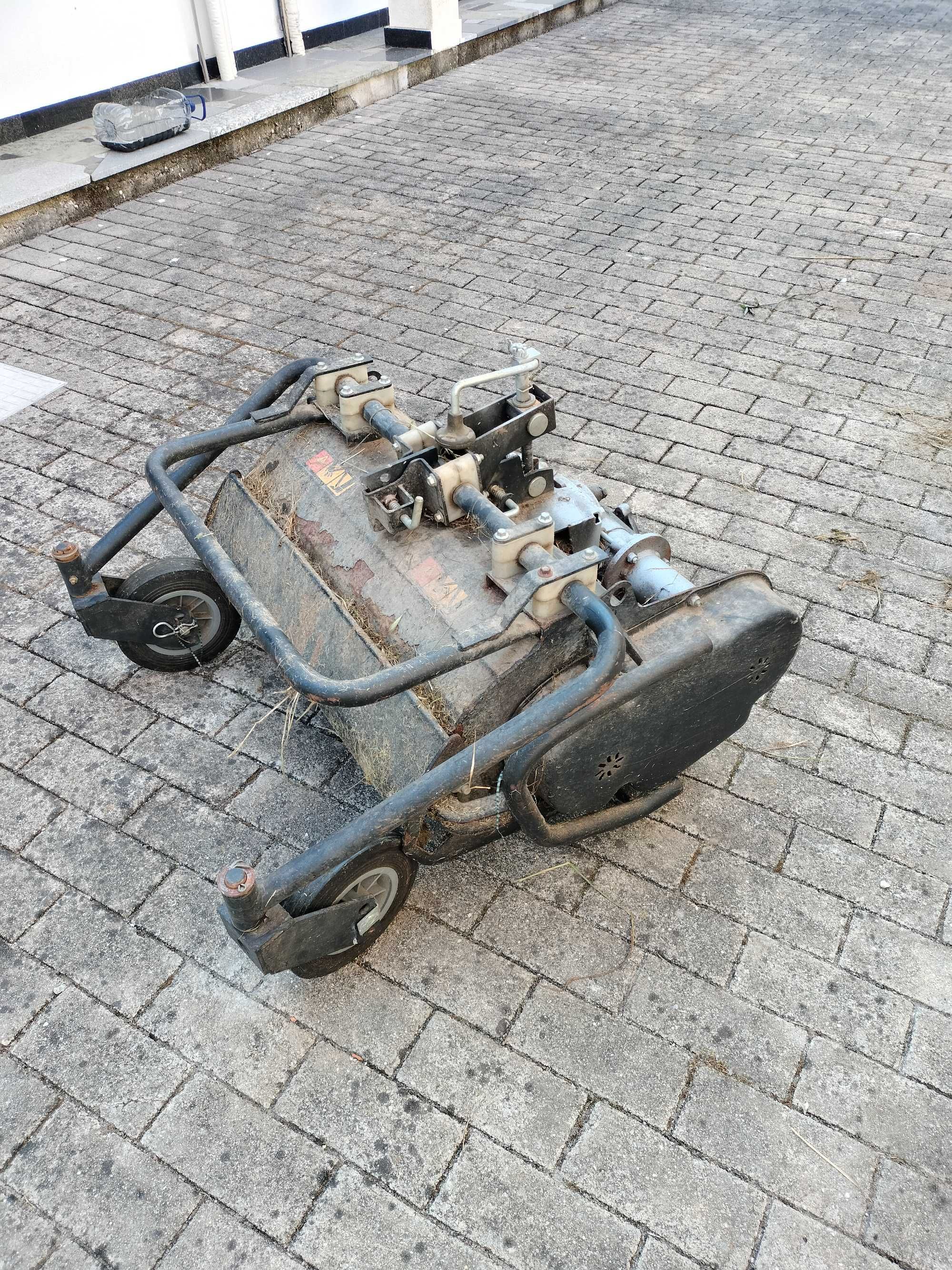 Motocultivador e alfaias