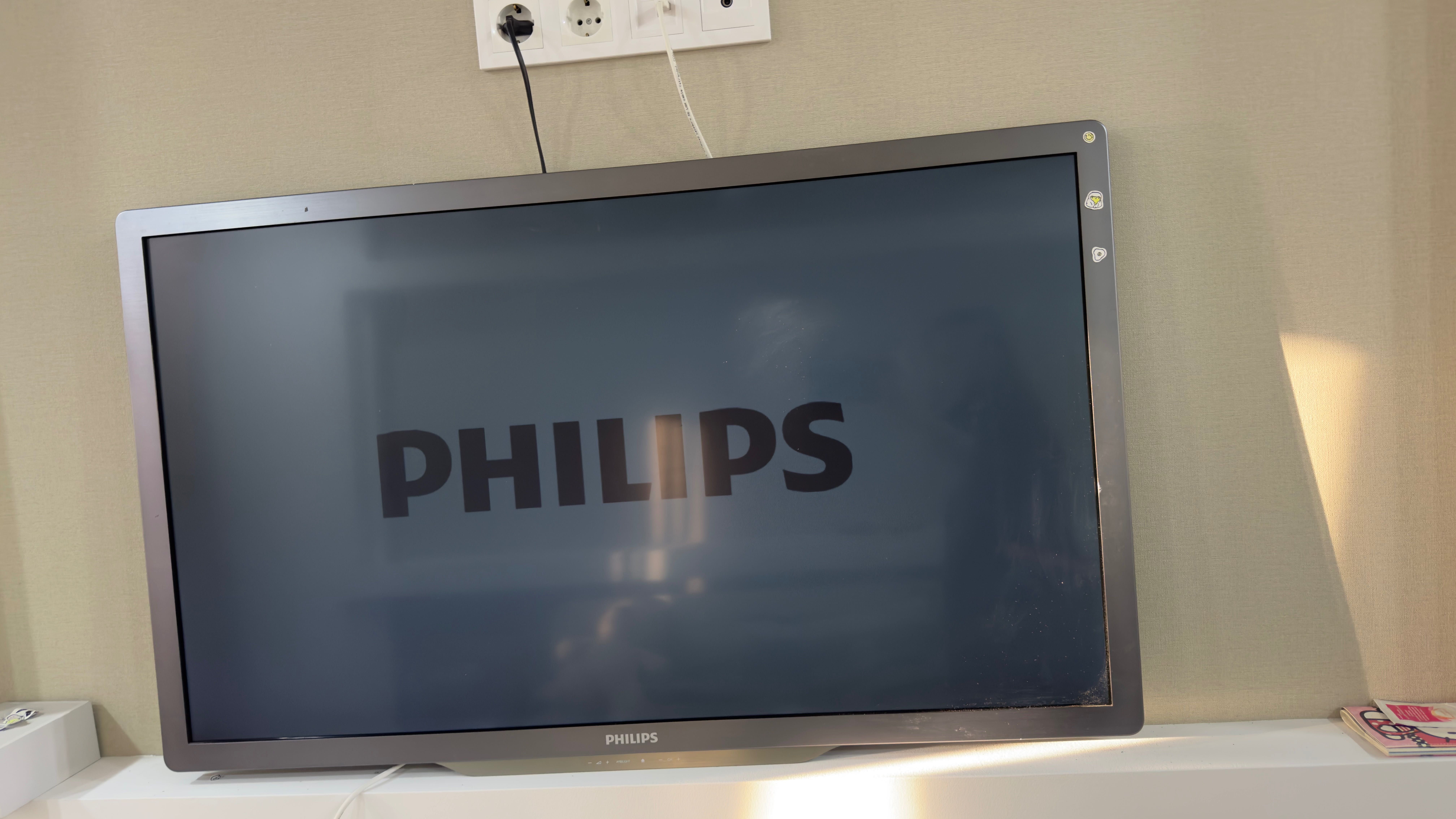 телевизор PHILIPS