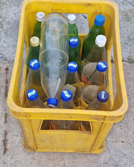 Skrzynka z butkami 1L woda Grodziska Krzyś