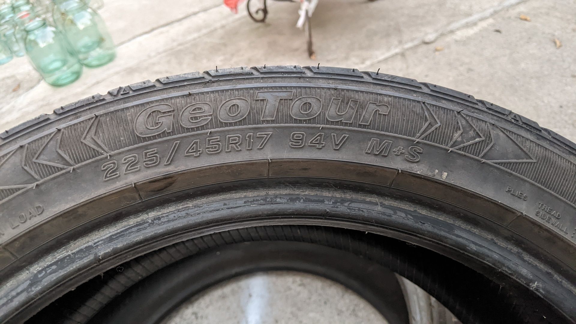 Резина GeoTour 225/45 r17 94v M+S  на запаску 1шт