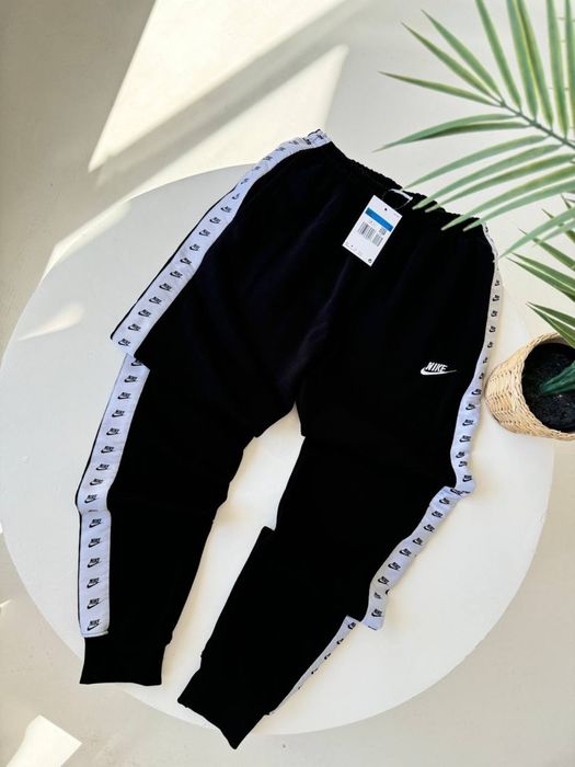 Костюм Nike з лампасами