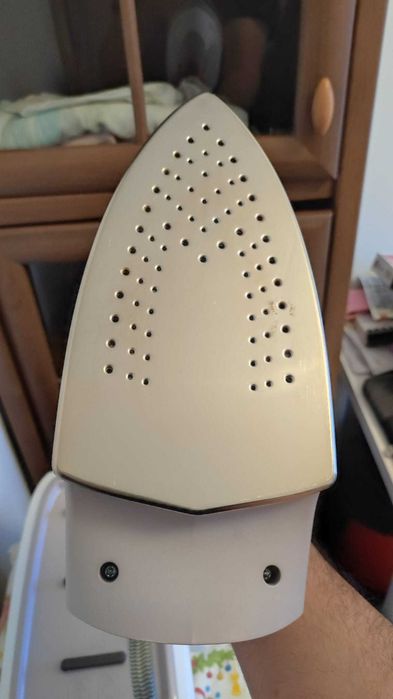 Żelazko parowe DeLonghi Stirella VVX1640 z generatorem pary