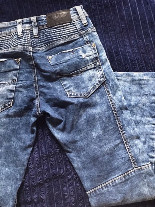 Niebieskie spodnie dżinsowe 29 na wiele guzików Denim