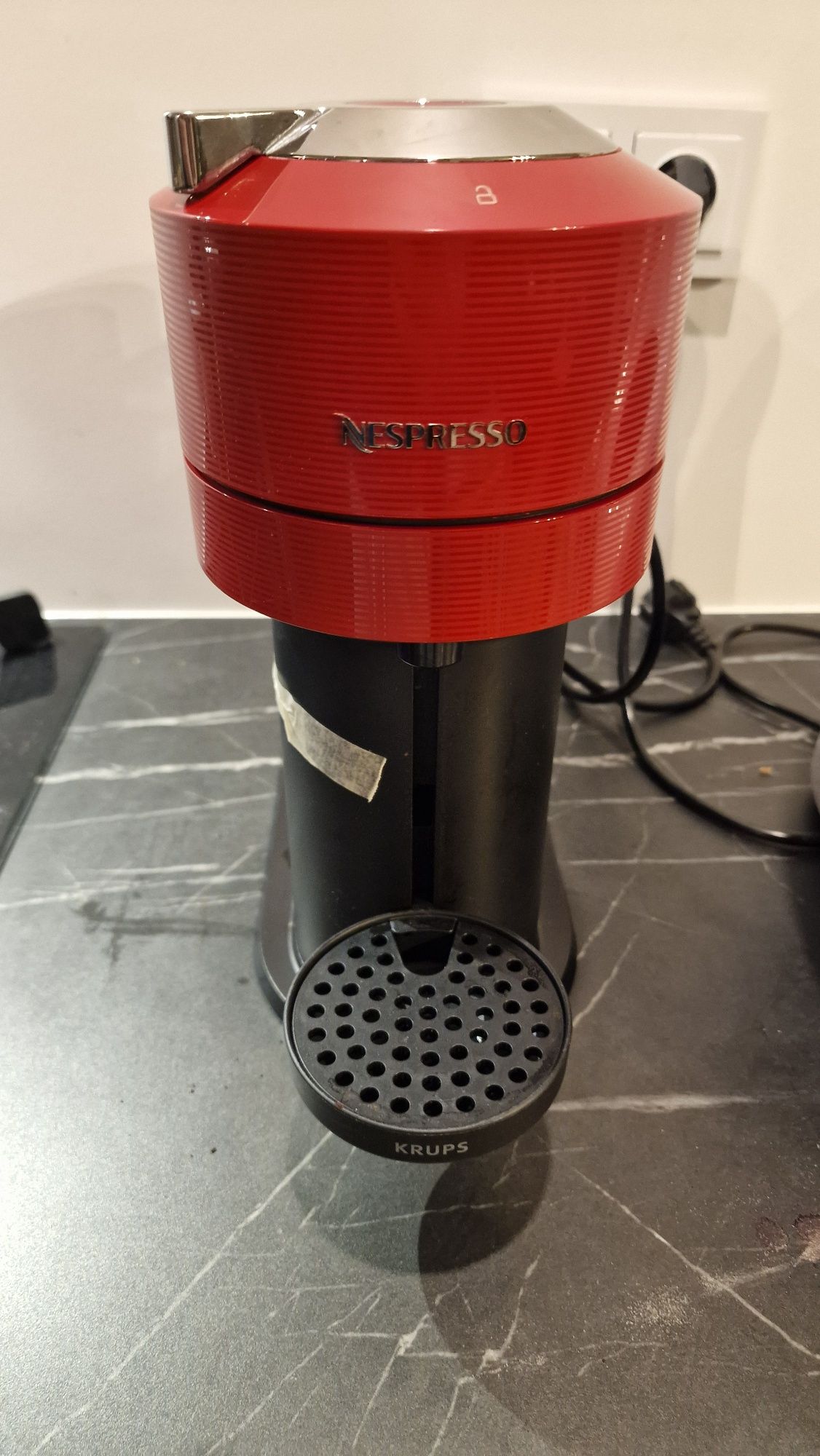 Ekspres Nespresso Vertuo Next czerwony