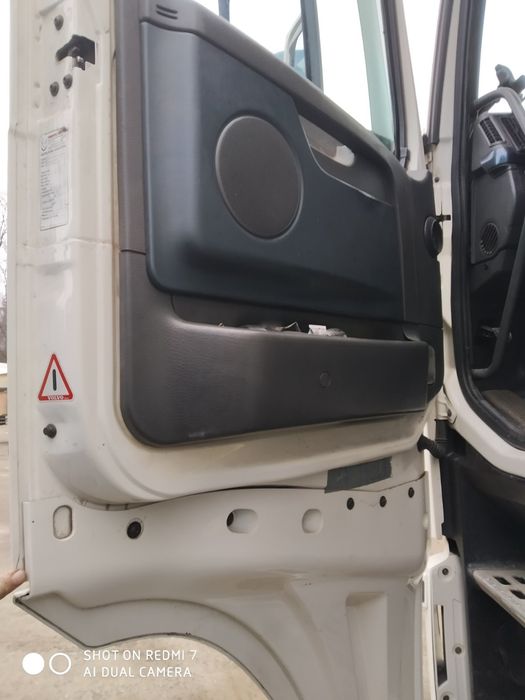 Продам Тягач Вольво с полуприцепы Шмиц.