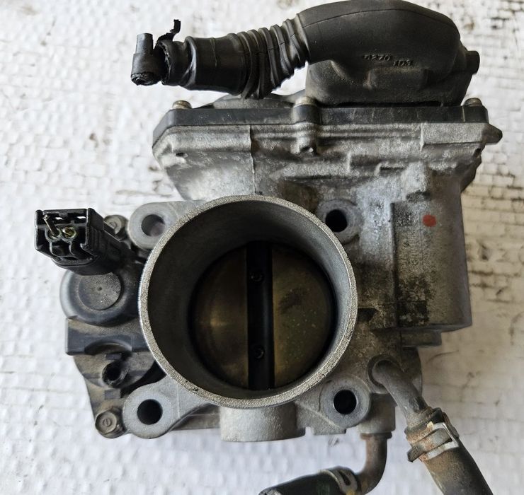 Honda Civic VIII 8 UFO 1.8 i-VTEC 16V przepustnica