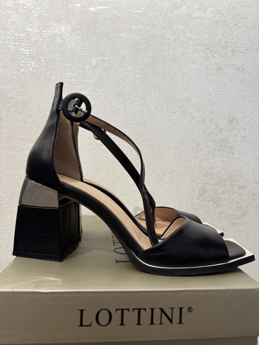 Босоніжки Lottini