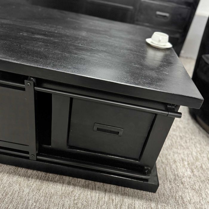 Big Black Loft - Czarny loftowy stolik do salonu  tylko w MANGOMEBLE